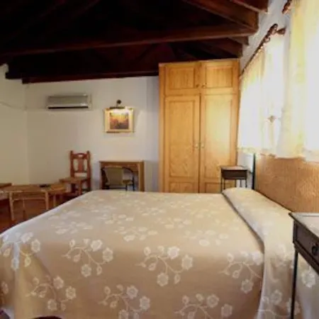 Atlantida Guest house *